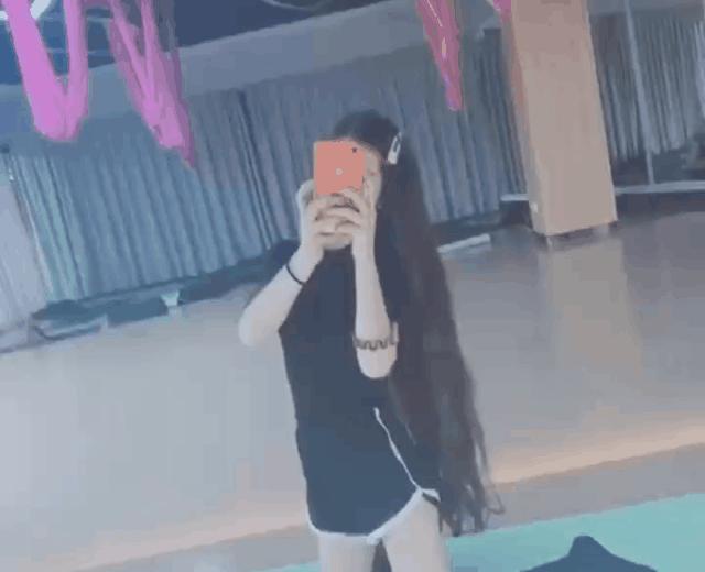 Hot girl TQ lộ mặt thật vì lỡ tay tắt app làm đẹp lúc livestream Hot girl TQ lộ mặt thật vì lỡ tay tắt app làm đẹp lúc livestream