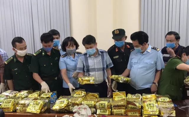 Triệt phá đường dây dùng đá xây dựng giấu ma túy xuất đi nước ngoài Triệt phá đường dây dùng đá xây dựng giấu ma túy xuất đi nước ngoài