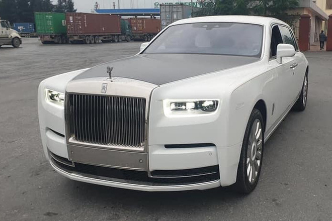 Đẳng cấp ‘chơi’ Rolls-Royce Phantom của nhà giàu Việt: Hàng siêu hiếm, siêu độc trên thế giới - 6 Đẳng cấp ‘chơi’ Rolls-Royce Phantom của nhà giàu Việt: Hàng siêu hiếm, siêu độc trên thế giới - 6