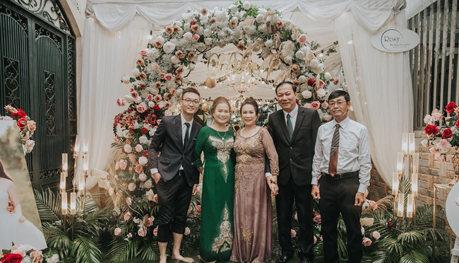 Cưới đúng mùa dịch, mưa bão lụt lội nhưng cô dâu - chú rể vẫn xoay chuyển tình thế ngoạn mục nhờ cú twist của 'trùm cuối' - 6 Cưới đúng mùa dịch, mưa bão lụt lội nhưng cô dâu - chú rể vẫn xoay chuyển tình thế ngoạn mục nhờ cú twist của 'trùm cuối' - 6