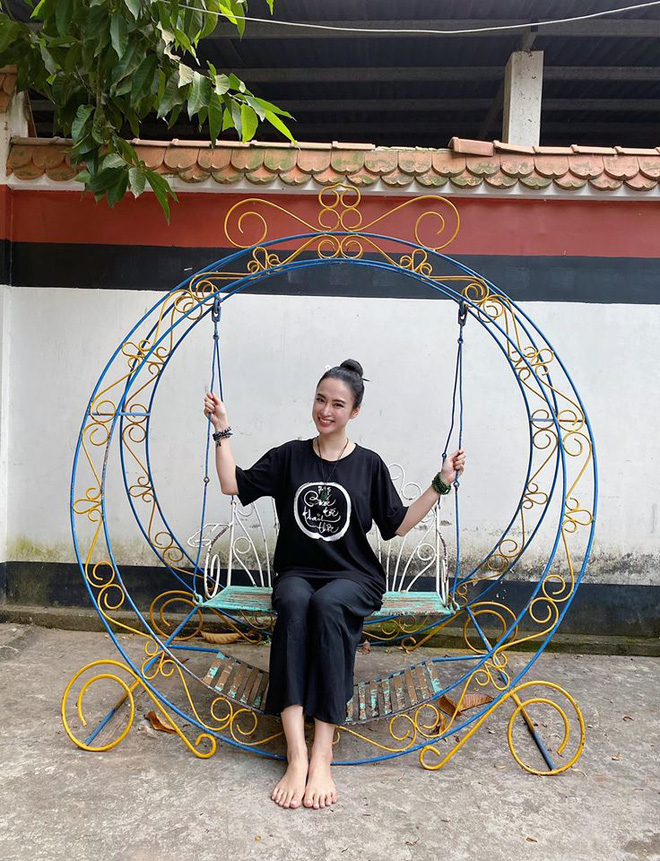 Rời bỏ ánh hào quang showbiz, Angela Phương Trinh đã khác như thế nào? - 1 Rời bỏ ánh hào quang showbiz, Angela Phương Trinh đã khác như thế nào? - 1