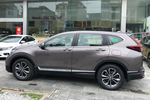 Vừa về đại lý, Honda CR-V 2020 đã được ưu đãi gần trăm triệu, đáp trả Mazda CX-5, đe nẹt Toyota Corolla Cross sắp ra mắt Vừa về đại lý, Honda CR-V 2020 đã được ưu đãi gần trăm triệu, đáp trả Mazda CX-5, đe nẹt Toyota Corolla Cross sắp ra mắt