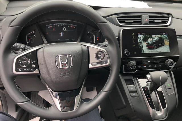 Vừa về đại lý, Honda CR-V 2020 đã được ưu đãi gần trăm triệu, đáp trả Mazda CX-5, đe nẹt Toyota Corolla Cross sắp ra mắt - 2 Vừa về đại lý, Honda CR-V 2020 đã được ưu đãi gần trăm triệu, đáp trả Mazda CX-5, đe nẹt Toyota Corolla Cross sắp ra mắt - 2