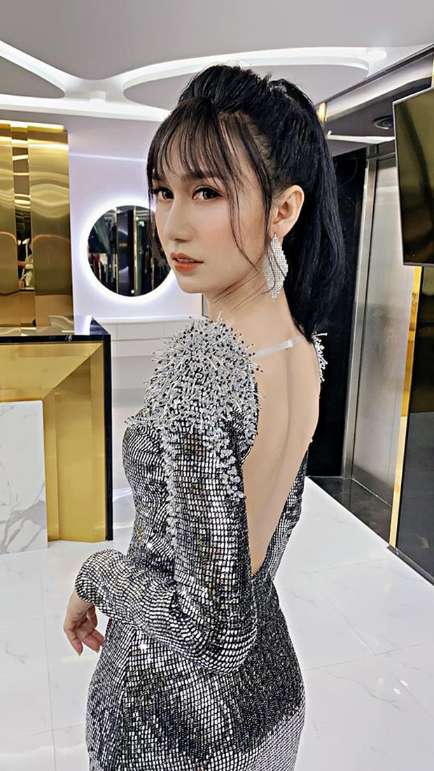 5 lần 7 lượt Lynk Lee ăn diện 'đặc sệt' Hương Giang: Là học hỏi phong cách hay muốn làm 'bản sao' của Hoa hậu chuyển giới? 5 lần 7 lượt Lynk Lee ăn diện 'đặc sệt' Hương Giang: Là học hỏi phong cách hay muốn làm 'bản sao' của Hoa hậu chuyển giới?