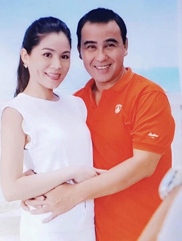 Vợ Quyền Linh, Kinh Quốc giàu có và thành đạt giúp chồng đổi đời như thế nào? Vợ Quyền Linh, Kinh Quốc giàu có và thành đạt giúp chồng đổi đời như thế nào?