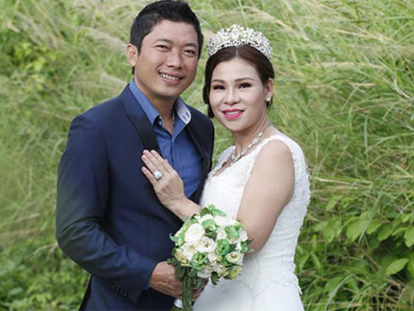 Vợ Quyền Linh, Kinh Quốc giàu có và thành đạt giúp chồng đổi đời như thế nào? - 2 Vợ Quyền Linh, Kinh Quốc giàu có và thành đạt giúp chồng đổi đời như thế nào? - 2