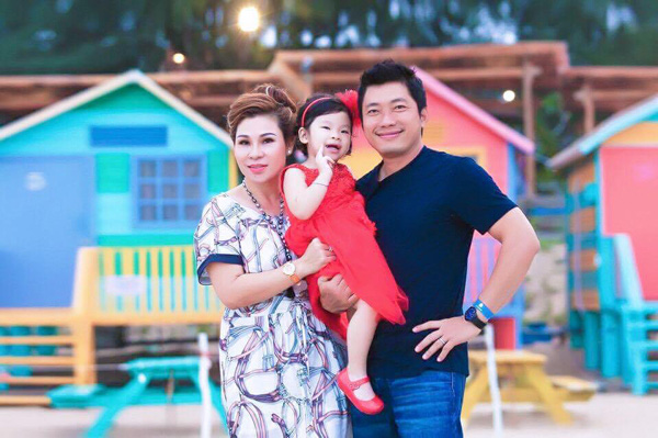 Vợ Quyền Linh, Kinh Quốc giàu có và thành đạt giúp chồng đổi đời như thế nào? - 3 Vợ Quyền Linh, Kinh Quốc giàu có và thành đạt giúp chồng đổi đời như thế nào? - 3