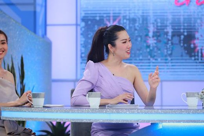 Thúy Ngân 'thất kinh hồn vía' khi bạn trai ghen tuông chở thẳng vào nghĩa địa hỏi: 'Giờ em muốn sống hay chết?' Thúy Ngân 'thất kinh hồn vía' khi bạn trai ghen tuông chở thẳng vào nghĩa địa hỏi: 'Giờ em muốn sống hay chết?'