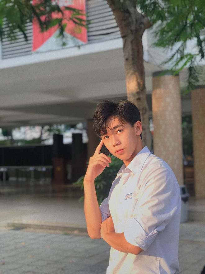Nam sinh Đà Nẵng 2002 sở hữu gương mặt dễ thương, nhìn xuống body ai cũng trầm trồ vì chuẩn 6 múi siêu mẫu - 2 Nam sinh Đà Nẵng 2002 sở hữu gương mặt dễ thương, nhìn xuống body ai cũng trầm trồ vì chuẩn 6 múi siêu mẫu - 2