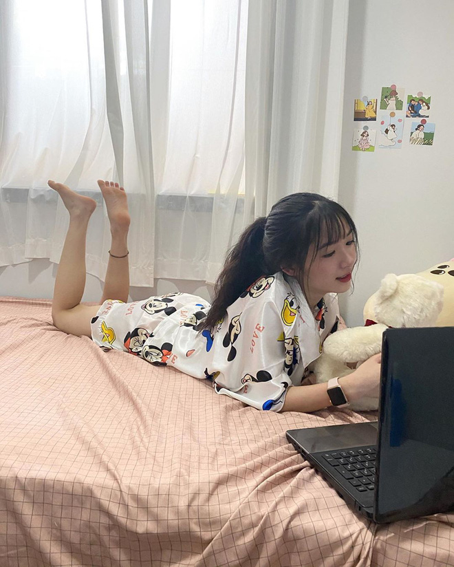 Bắt trend 'cà khịa' phụ nữ mặc đồ bộ ra đường, loạt gương mặt hot hit trên Instagram thi nhau khoe đồ mặc ở nhà siêu dễ thương - 10 Bắt trend 'cà khịa' phụ nữ mặc đồ bộ ra đường, loạt gương mặt hot hit trên Instagram thi nhau khoe đồ mặc ở nhà siêu dễ thương - 10