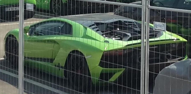 Siêu xe kế nhiệm Lamborghini Aventador lộ diện hoàn chỉnh lần đầu tiên Siêu xe kế nhiệm Lamborghini Aventador lộ diện hoàn chỉnh lần đầu tiên