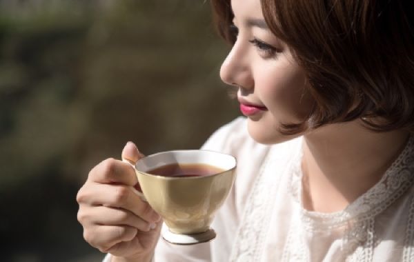 Vụ 'gã đàn ông gạ con gái người tình gửi ảnh khỏa thân': Vì sao đàn bà 1 lần 'đò' yêu hay tái hôn nhất định không được vội! - 2 Vụ 'gã đàn ông gạ con gái người tình gửi ảnh khỏa thân': Vì sao đàn bà 1 lần 'đò' yêu hay tái hôn nhất định không được vội! - 2