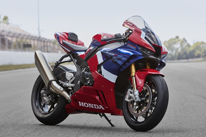 Honda ra mắt superbike CBR1000RR-R tại VN - đắt nhất 1,049 tỷ đồng Honda ra mắt superbike CBR1000RR-R tại VN - đắt nhất 1,049 tỷ đồng
