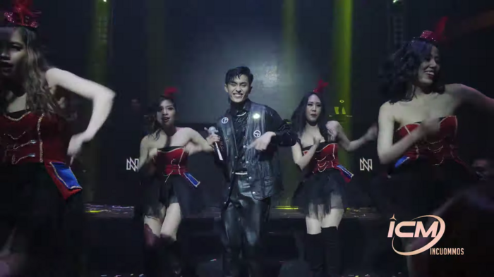 Wren Evans lần đầu diễn Fever phiên bản EDM cùng K-ICM, lyric toàn tiếng Anh nhưng dàn fanchant vẫn bao 'mượt' - 6 Wren Evans lần đầu diễn Fever phiên bản EDM cùng K-ICM, lyric toàn tiếng Anh nhưng dàn fanchant vẫn bao 'mượt' - 6