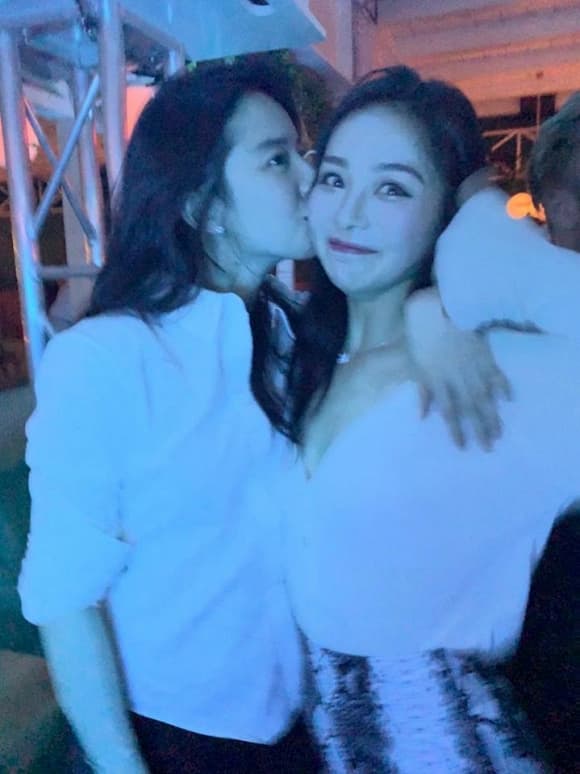 Nổi tiếng là ngọc nữ ngoan hiền của Cbiz, Lưu Diệc Phi bất ngờ lộ hình ảnh ăn chơi nổi loạn làm dấy lên nghi ngờ về tính cách - 3 Nổi tiếng là ngọc nữ ngoan hiền của Cbiz, Lưu Diệc Phi bất ngờ lộ hình ảnh ăn chơi nổi loạn làm dấy lên nghi ngờ về tính cách - 3