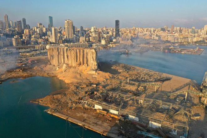 Nổ cực lớn ở Lebanon: Công nhân cảng bị thổi bay xuống biển sống sót kì diệu - 2 Nổ cực lớn ở Lebanon: Công nhân cảng bị thổi bay xuống biển sống sót kì diệu - 2
