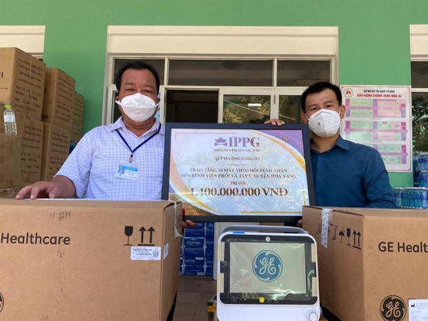 Bố chồng tỷ phú của Hà Tăng - Johnathan Hạnh Nguyễn tặng 10 máy theo dõi bệnh nhân trị giá 1,4 tỷ hỗ trợ Đà Nẵng chống dịch - 1 Bố chồng tỷ phú của Hà Tăng - Johnathan Hạnh Nguyễn tặng 10 máy theo dõi bệnh nhân trị giá 1,4 tỷ hỗ trợ Đà Nẵng chống dịch - 1