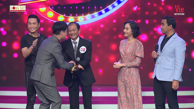 Việt Hương: Thời sinh viên chúng tôi nghèo nhưng đứa nào cũng sạch, chỉ có Tiết Cương ở dơ - 4 Việt Hương: Thời sinh viên chúng tôi nghèo nhưng đứa nào cũng sạch, chỉ có Tiết Cương ở dơ - 4