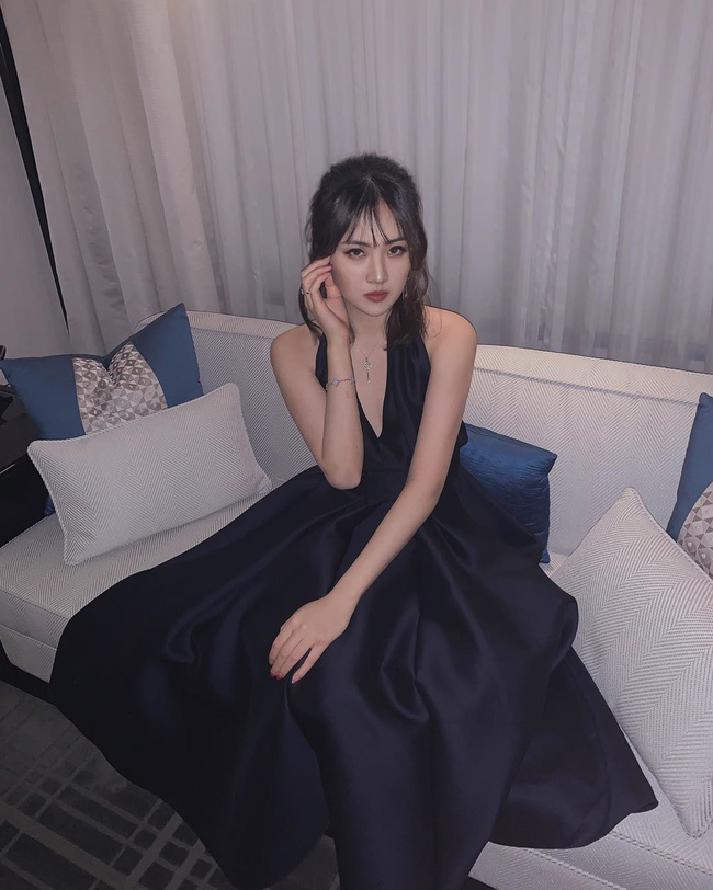 Loạt ảnh ái nữ của ông trùm Huawei: Học giỏi, bình dị nhưng khi khoác lên chiếc váy dạ hội lập tức trở thành công chúa kiều diễm vạn người mê - 13 Loạt ảnh ái nữ của ông trùm Huawei: Học giỏi, bình dị nhưng khi khoác lên chiếc váy dạ hội lập tức trở thành công chúa kiều diễm vạn người mê - 13