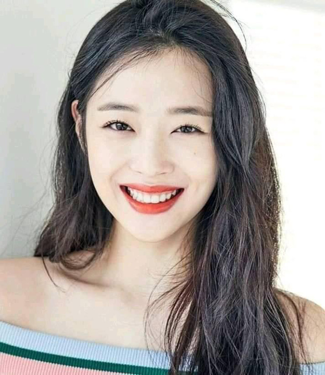 3 nguyên do đẩy Mina (AOA) vào bước đường tự tử: Bị bắt nạt 10 năm, mẹ bệnh tật, 3 người thân liên tiếp qua đời, Sulli là 1 trong những lý do - 6 3 nguyên do đẩy Mina (AOA) vào bước đường tự tử: Bị bắt nạt 10 năm, mẹ bệnh tật, 3 người thân liên tiếp qua đời, Sulli là 1 trong những lý do - 6