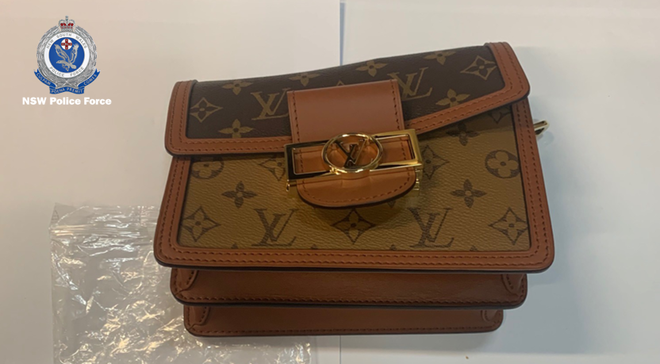 Fashion influencer Việt bị bắt tại Úc vì trộm số hàng hiệu hơn 800 triệu VNĐ, hóa ra là người từng bị 'bóc phốt' ầm ĩ 3 năm trước - 8 Fashion influencer Việt bị bắt tại Úc vì trộm số hàng hiệu hơn 800 triệu VNĐ, hóa ra là người từng bị 'bóc phốt' ầm ĩ 3 năm trước - 8