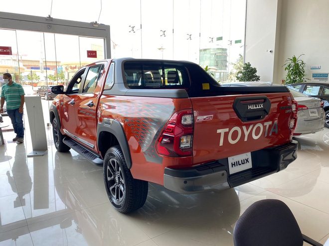 Đại lý ồ ạt chào cọc Toyota Hilux 2021 tại Việt Nam: Giá dự kiến không đổi, đầu xe giống RAV4, đe doạ Ford Ranger - 2 Đại lý ồ ạt chào cọc Toyota Hilux 2021 tại Việt Nam: Giá dự kiến không đổi, đầu xe giống RAV4, đe doạ Ford Ranger - 2