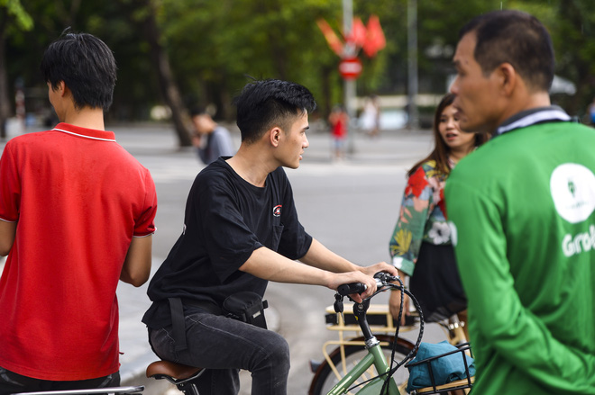 Nhiều người dân Hà Nội thờ ơ trước quyết định xử phạt không đeo khẩu trang nơi công cộng - 8 Nhiều người dân Hà Nội thờ ơ trước quyết định xử phạt không đeo khẩu trang nơi công cộng - 8