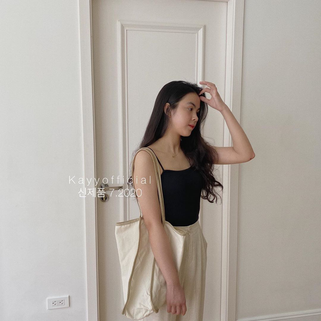 Mix đồ theo 'combo' đen – beige đơn giản nhưng xịn thấy mê, muốn thăng hạng phong cách bạn nên tham khảo ngay - 11 Mix đồ theo 'combo' đen – beige đơn giản nhưng xịn thấy mê, muốn thăng hạng phong cách bạn nên tham khảo ngay - 11