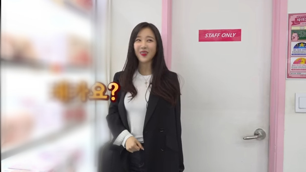 Nữ idol Kpop gây sốc khi công khai clip mua sắm tại cửa hàng đồ chơi 18+, còn tiêu hết gần chục triệu - 6 Nữ idol Kpop gây sốc khi công khai clip mua sắm tại cửa hàng đồ chơi 18+, còn tiêu hết gần chục triệu - 6