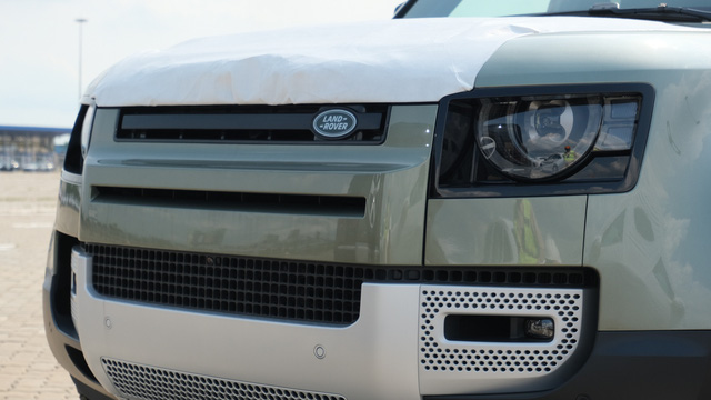 Chi tiết Land Rover Defender 2020 vừa khui công tại Việt Nam: Giá khoảng 5 tỷ đồng, đấu Mercedes G-Class - 2 Chi tiết Land Rover Defender 2020 vừa khui công tại Việt Nam: Giá khoảng 5 tỷ đồng, đấu Mercedes G-Class - 2
