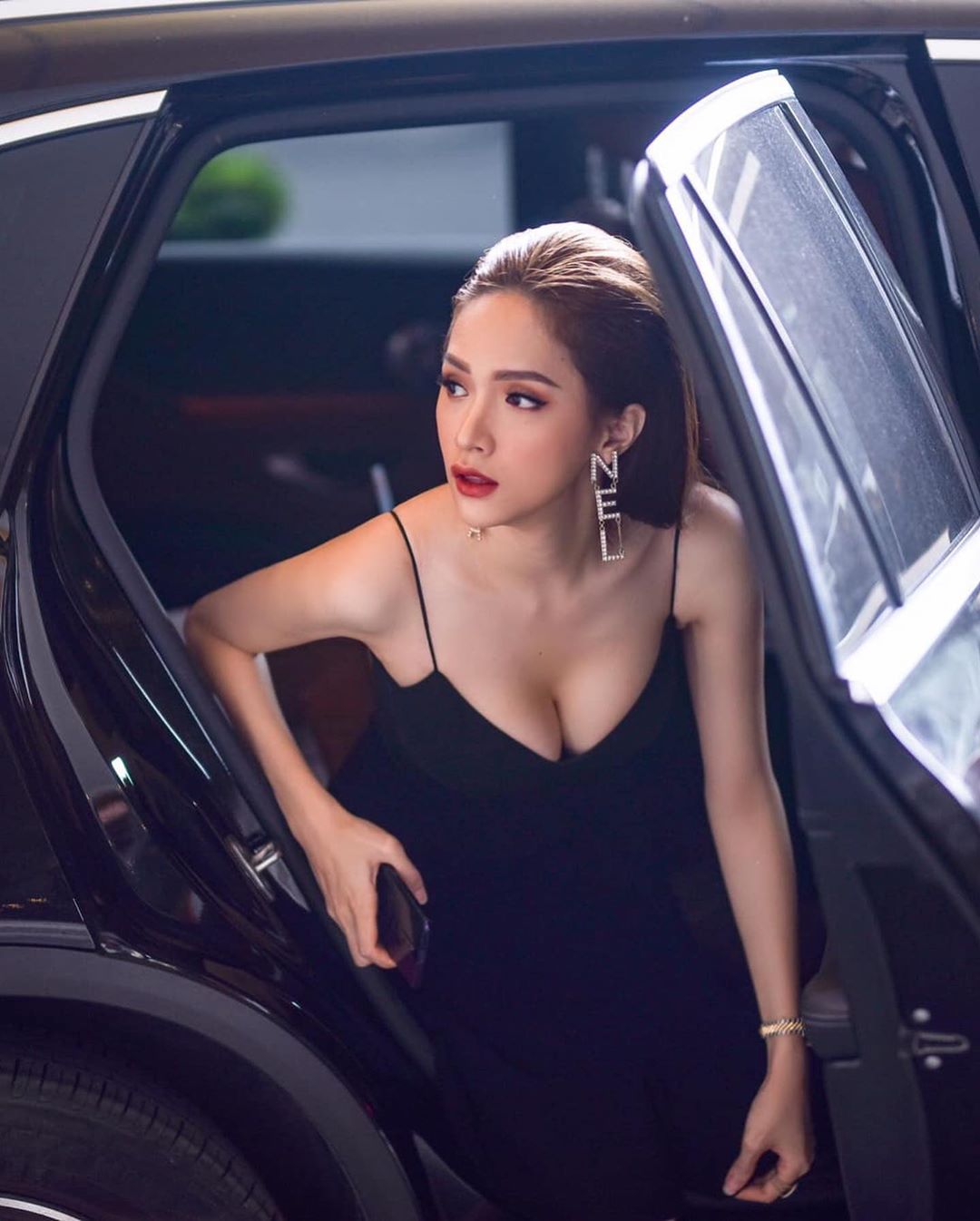 Bên cạnh hành trình đi tìm tình yêu, Hương Giang còn có một hành trình thay đổi đáng nể: Từ cậu bé tóc ngắn đến biểu tượng nhan sắc chuyển giới quốc tế - 15 Bên cạnh hành trình đi tìm tình yêu, Hương Giang còn có một hành trình thay đổi đáng nể: Từ cậu bé tóc ngắn đến biểu tượng nhan sắc chuyển giới quốc tế - 15