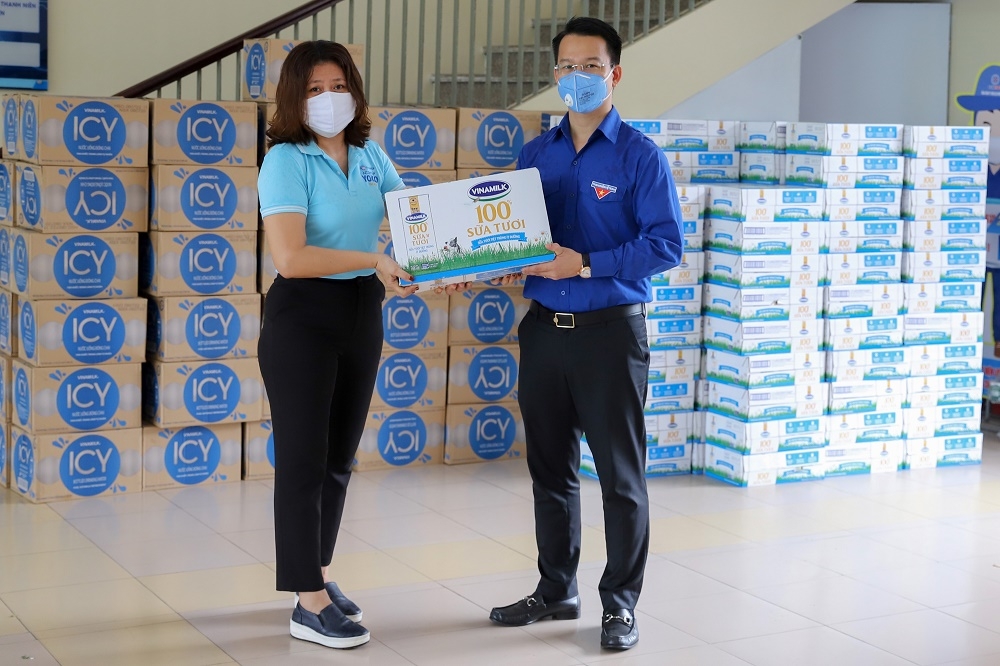 Vinamilk ủng hộ 8 tỷ đồng cho Hà Nội và 3 tỉnh miền Trung chiến đấu chống dịch Covid-19 - 1 Vinamilk ủng hộ 8 tỷ đồng cho Hà Nội và 3 tỉnh miền Trung chiến đấu chống dịch Covid-19 - 1