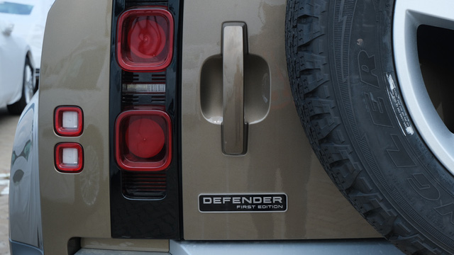 Chi tiết Land Rover Defender 2020 vừa khui công tại Việt Nam: Giá khoảng 5 tỷ đồng, đấu Mercedes G-Class - 3 Chi tiết Land Rover Defender 2020 vừa khui công tại Việt Nam: Giá khoảng 5 tỷ đồng, đấu Mercedes G-Class - 3