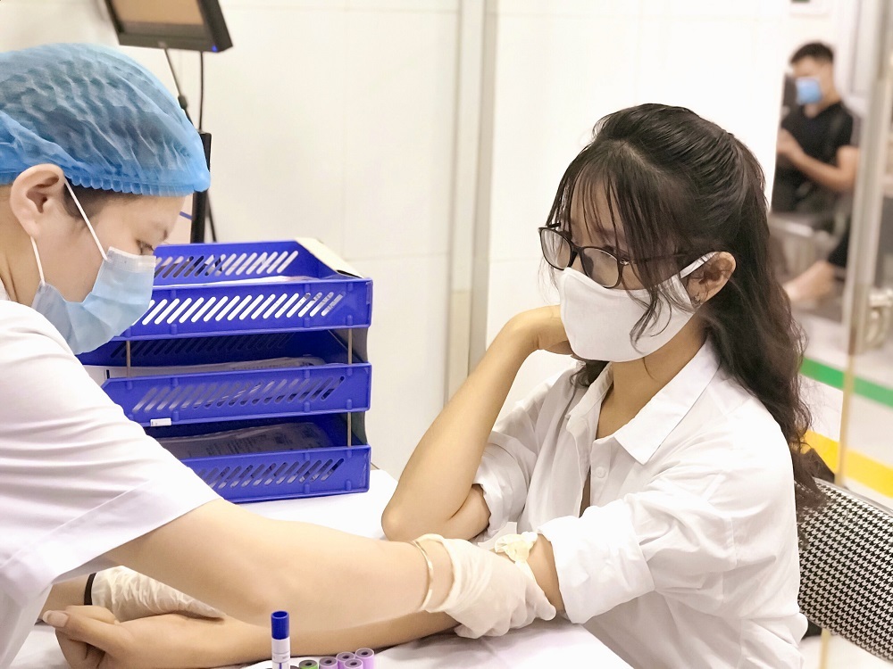 Cô gái trẻ khỏi Covid-19 vượt nỗi sợ hãi 20 năm để hiến huyết tương - 2 Cô gái trẻ khỏi Covid-19 vượt nỗi sợ hãi 20 năm để hiến huyết tương - 2