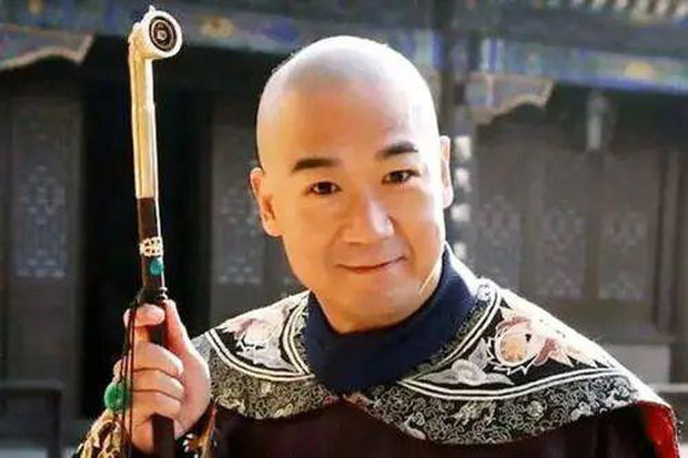 'Càn Long' Trương Quốc Lập ở tuổi 65: Đi làm quần quật 18 tiếng/ngày, vóc dáng tiều tụy, mệt mỏi khiến nhiều người xót xa - 3 'Càn Long' Trương Quốc Lập ở tuổi 65: Đi làm quần quật 18 tiếng/ngày, vóc dáng tiều tụy, mệt mỏi khiến nhiều người xót xa - 3