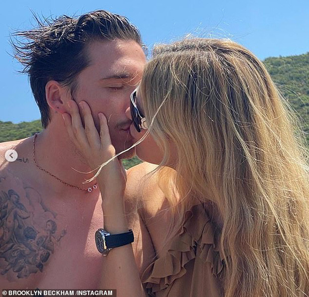 Mới đính hôn 1 tháng, hôn thê tài phiệt của Brooklyn Beckham đã thông báo tin mang thai gây xôn xao Hollywood? - 1 Mới đính hôn 1 tháng, hôn thê tài phiệt của Brooklyn Beckham đã thông báo tin mang thai gây xôn xao Hollywood? - 1