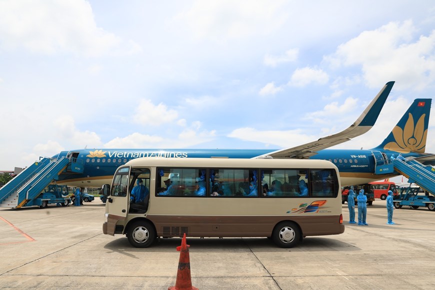 Đưa những hành khách bị mắc kẹt ở Đà Nẵng về Hà Nội - 5 Đưa những hành khách bị mắc kẹt ở Đà Nẵng về Hà Nội - 5
