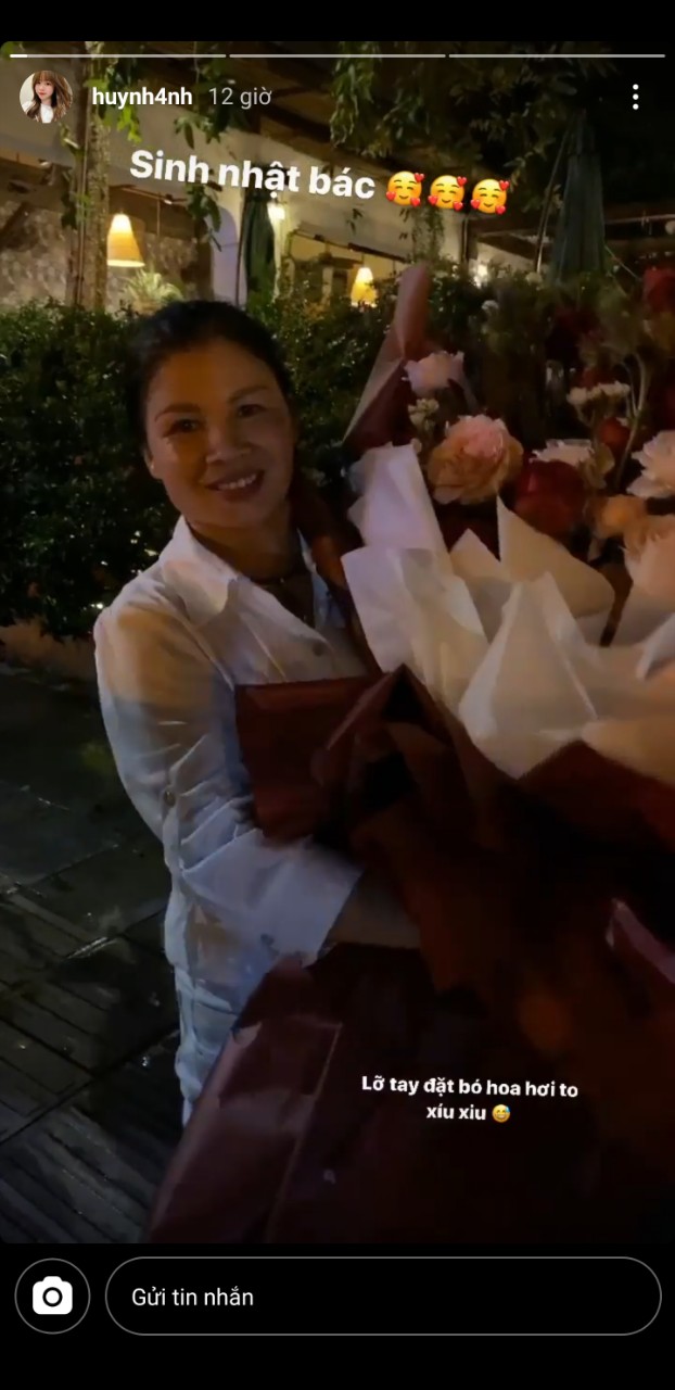 Tặng mẹ chồng tương lai món quà 'quá khủng' nhân ngày sinh nhật, bạn gái Quang Hải khéo léo thế này thì phụ huynh nào mà chẳng thích Tặng mẹ chồng tương lai món quà 'quá khủng' nhân ngày sinh nhật, bạn gái Quang Hải khéo léo thế này thì phụ huynh nào mà chẳng thích