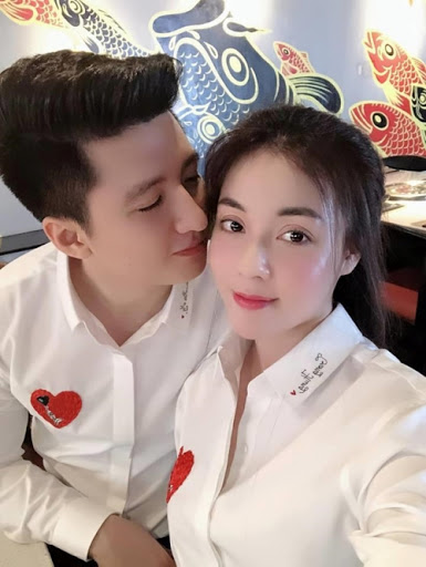 Lộ diện tài khoản FB tự nhận là 'tiểu tam' cặp kè với chồng Âu Hà My lên tiếng thanh minh sau lùm xùm bị bắt ghen tại nhà Lộ diện tài khoản FB tự nhận là 'tiểu tam' cặp kè với chồng Âu Hà My lên tiếng thanh minh sau lùm xùm bị bắt ghen tại nhà