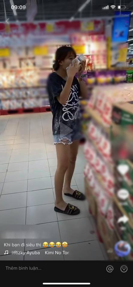 Lại thêm một trường hợp vô duyên: Vào siêu thị tự tiện bóc sữa chua ăn mà chưa thanh toán - 1 Lại thêm một trường hợp vô duyên: Vào siêu thị tự tiện bóc sữa chua ăn mà chưa thanh toán - 1