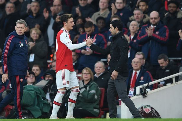 Mesut Oezil lên tiếng về khả năng rời Arsenal trong Hè này Mesut Oezil lên tiếng về khả năng rời Arsenal trong Hè này