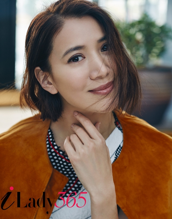 Vụ đánh ghen ồn ào của hai 'nàng Hậu' Hong Kong: Xa Thi Mạn bị 'bà cả' tới tận phim trường dằn mặt, run rẩy khi bị chỉ mặt gọi là 'hồ ly tinh cướp chồng'? - 9 Vụ đánh ghen ồn ào của hai 'nàng Hậu' Hong Kong: Xa Thi Mạn bị 'bà cả' tới tận phim trường dằn mặt, run rẩy khi bị chỉ mặt gọi là 'hồ ly tinh cướp chồng'? - 9