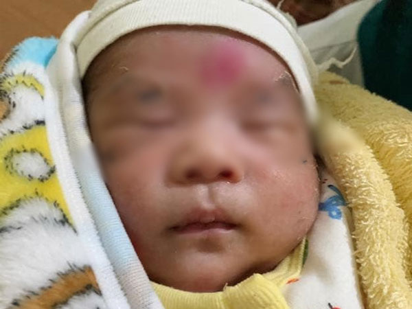 Nữ sinh bỏ con 10 ngày tuổi bên đường cùng bức thư 'mong được cưu mang' Nữ sinh bỏ con 10 ngày tuổi bên đường cùng bức thư 'mong được cưu mang'