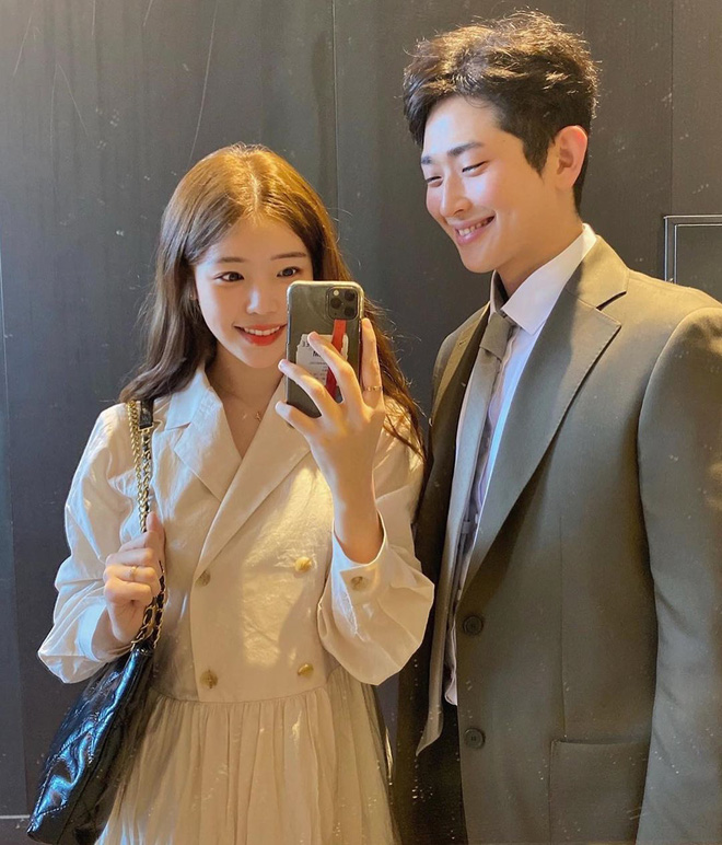 4 chiêu diện đồ đôi xịn mê couple Hàn mách nước cho bạn, ai đang 'ế' cũng nên xem qua vì sau này dễ sẽ cần đến - 8 4 chiêu diện đồ đôi xịn mê couple Hàn mách nước cho bạn, ai đang 'ế' cũng nên xem qua vì sau này dễ sẽ cần đến - 8