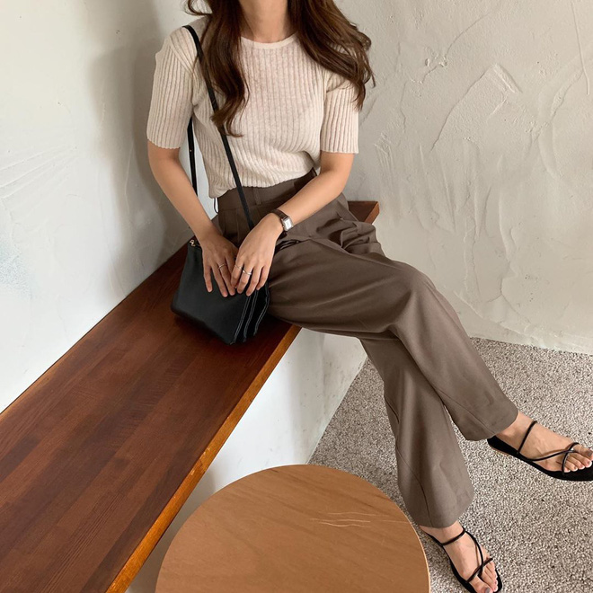 6 items khiến outfit của bạn sang xịn hơn tức thì, trong đó có 3 món màu nâu cực kỳ lợi hại - 1 6 items khiến outfit của bạn sang xịn hơn tức thì, trong đó có 3 món màu nâu cực kỳ lợi hại - 1