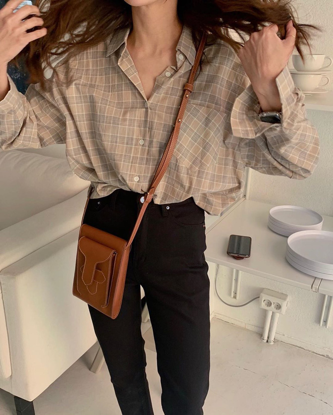 6 items khiến outfit của bạn sang xịn hơn tức thì, trong đó có 3 món màu nâu cực kỳ lợi hại - 22 6 items khiến outfit của bạn sang xịn hơn tức thì, trong đó có 3 món màu nâu cực kỳ lợi hại - 22