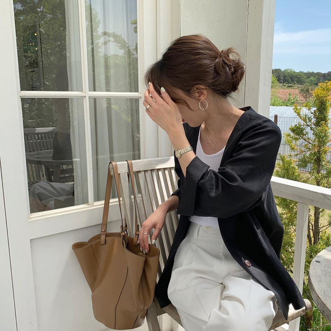 6 items khiến outfit của bạn sang xịn hơn tức thì, trong đó có 3 món màu nâu cực kỳ lợi hại - 23 6 items khiến outfit của bạn sang xịn hơn tức thì, trong đó có 3 món màu nâu cực kỳ lợi hại - 23