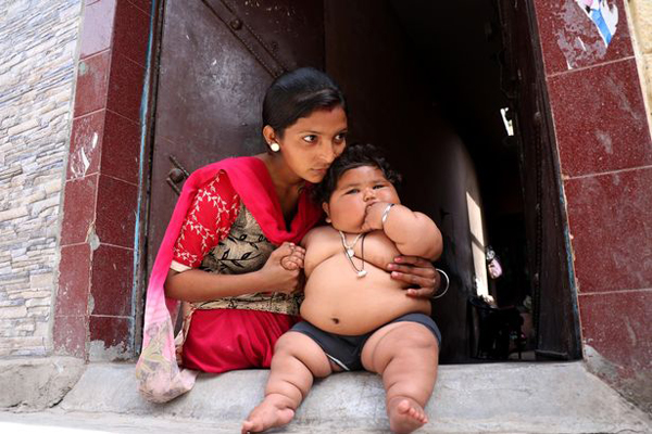 Bé gái ú na ú nần đột nhiên nổi tiếng vì 8 tháng tuổi đã nặng 17kg, sau 2 năm giờ ra sao? - 1 Bé gái ú na ú nần đột nhiên nổi tiếng vì 8 tháng tuổi đã nặng 17kg, sau 2 năm giờ ra sao? - 1