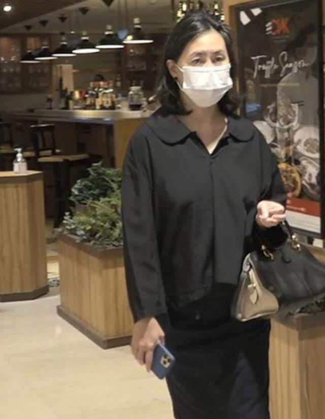 Mặc chị gái Hà Siêu Hiền có hành động pháp lý với tài sản gia tộc, Hà Siêu Quỳnh vẫn bình thản đi ăn cùng 'người yêu tin đồn' - 1 Mặc chị gái Hà Siêu Hiền có hành động pháp lý với tài sản gia tộc, Hà Siêu Quỳnh vẫn bình thản đi ăn cùng 'người yêu tin đồn' - 1