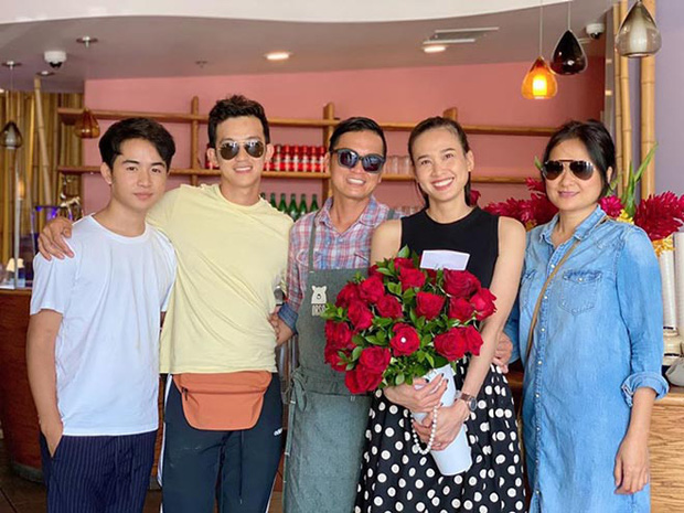 'Tình cũ Bằng Kiều' Dương Mỹ Linh sau bao năm chia tay: Yêu đại gia hơn 11 tuổi, tự gây dựng sự nghiệp tại Mỹ 'Tình cũ Bằng Kiều' Dương Mỹ Linh sau bao năm chia tay: Yêu đại gia hơn 11 tuổi, tự gây dựng sự nghiệp tại Mỹ